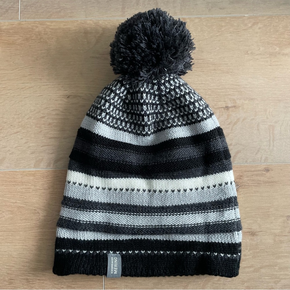 ICEBREAKER Stylish Black and Gray Toque with Pompom